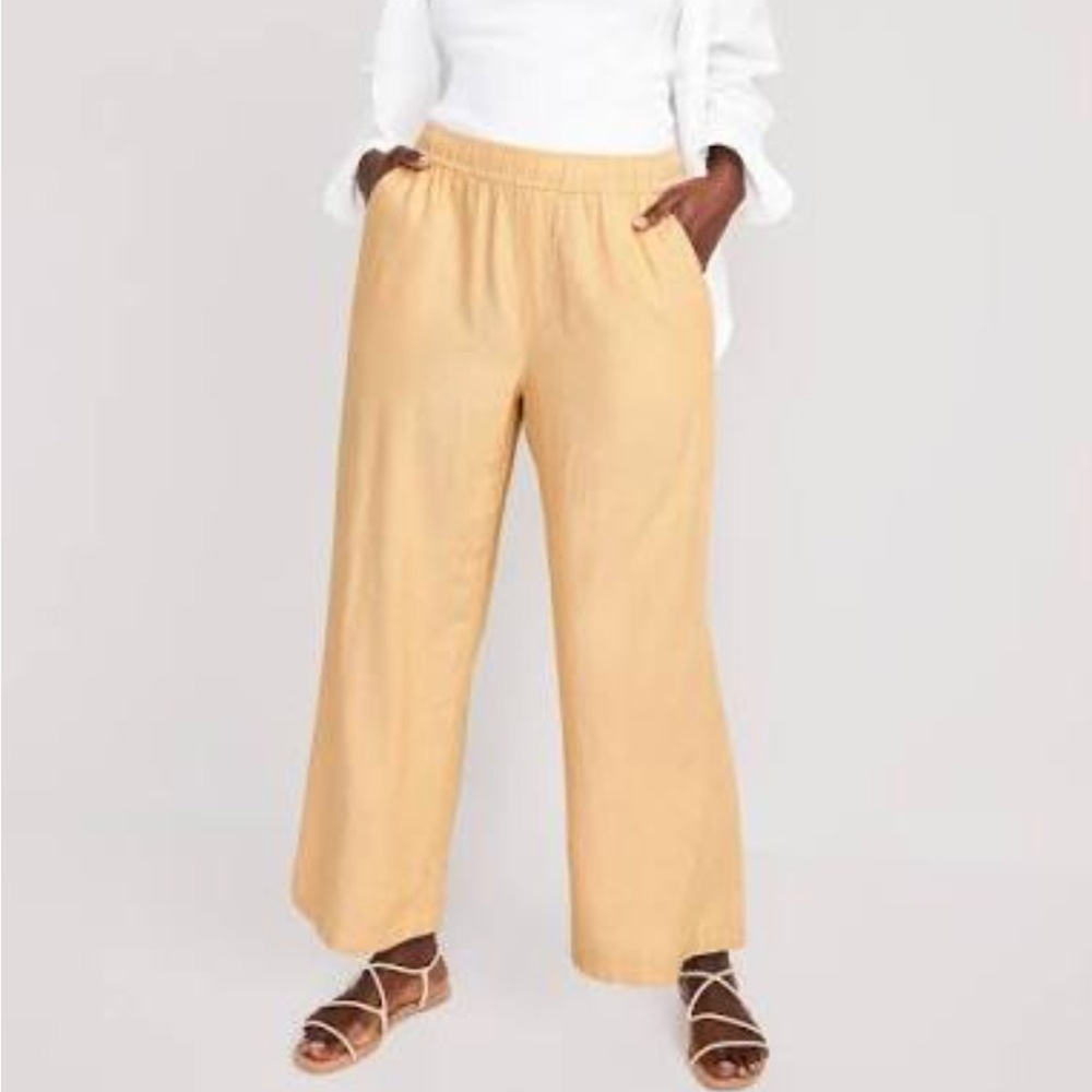Old Navy Wide-Leg Pull-On Pants in Light Tan